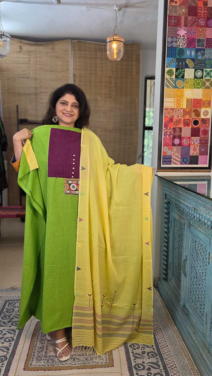 Exclusive Jamdani with Patterned kurta fabric Banjara handwork