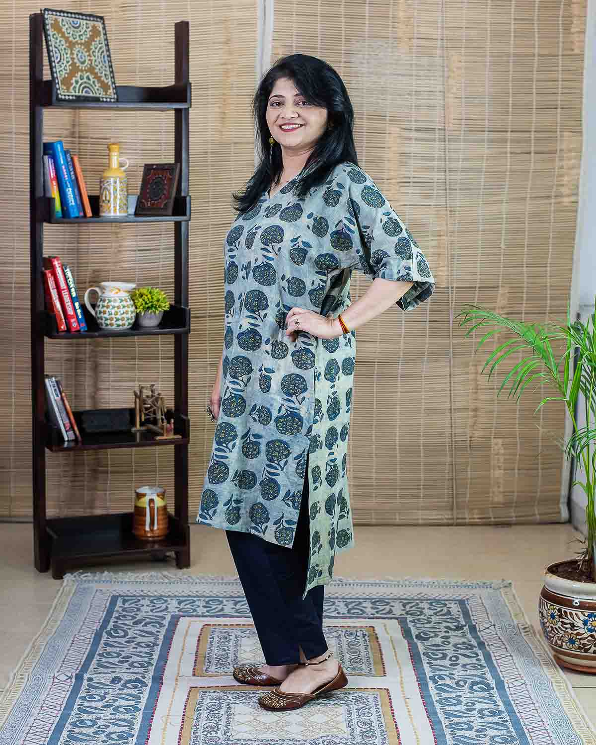 Signature slub Relaxed fit indigo vanaspati kurta