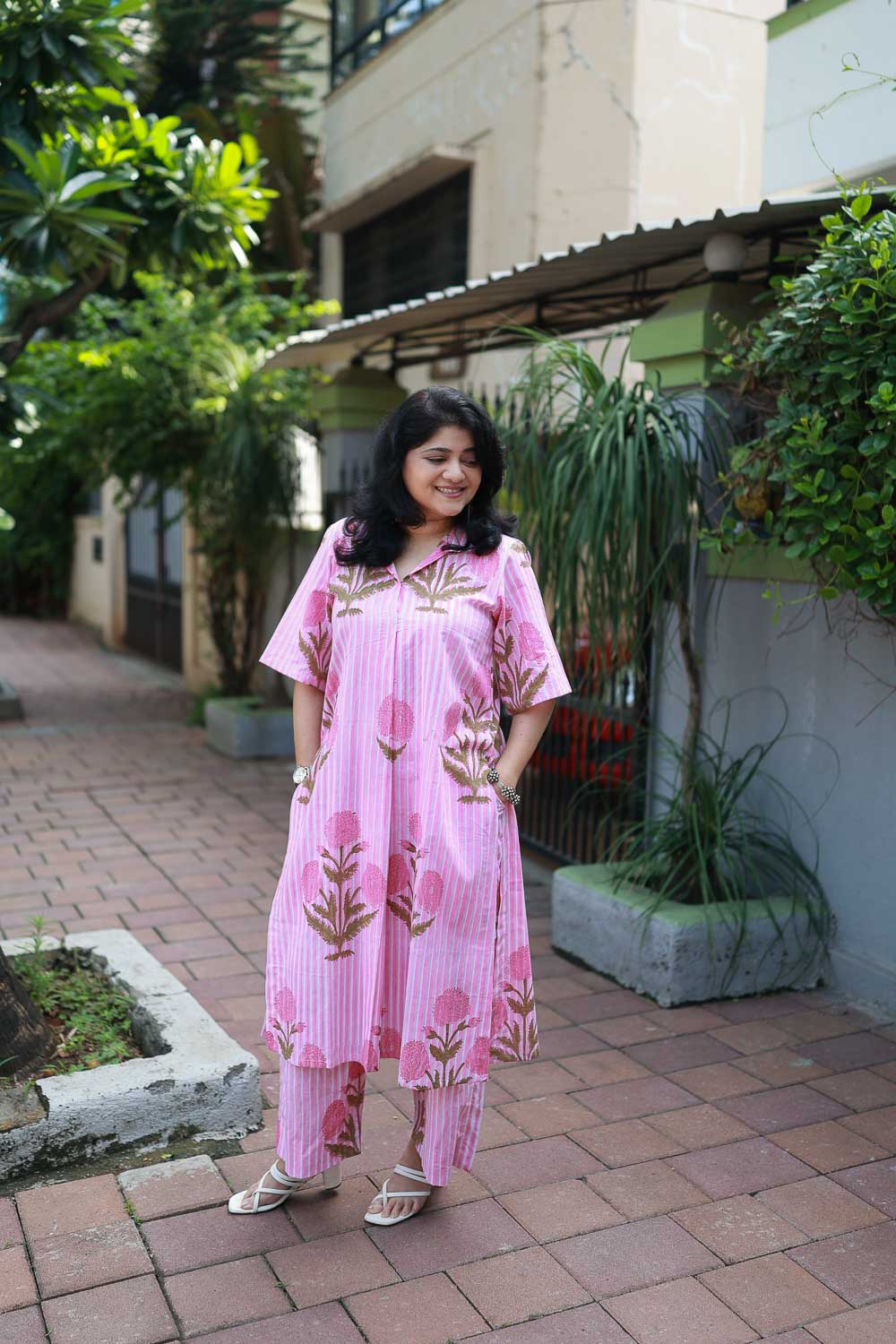 Relaxed fit Pink hand block mughal butta kurta