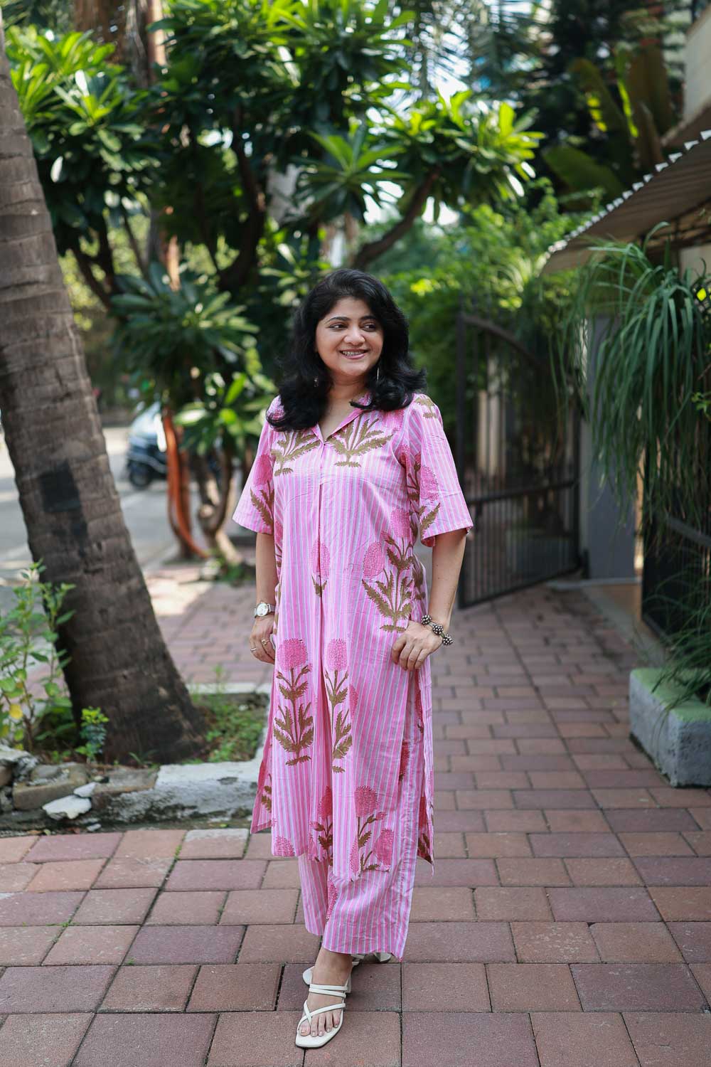 Relaxed fit Pink hand block mughal butta kurta