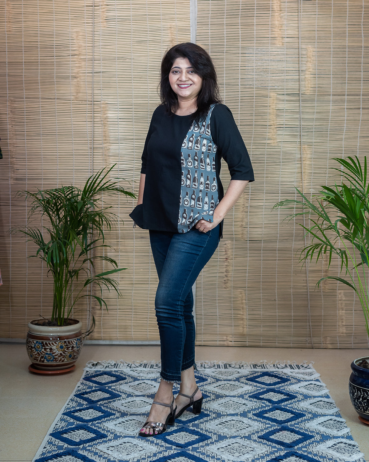 Gray Bottles print short kurta with sleeves