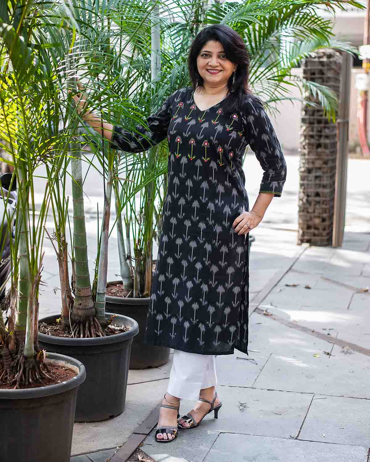 Black Ikkat embroidered straight fit Kurta